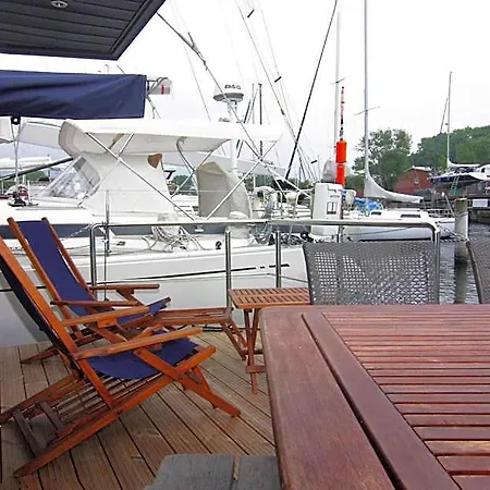 Hausboot Lina, Ξενοδοχείο