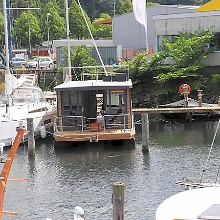 Ξενοδοχείο Hausboot Lina,